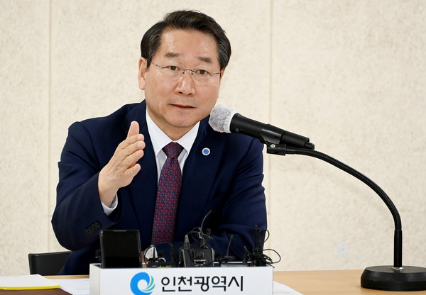 ▲ 유정복 인천광역시장이 시정현안과 관련해 기자간담회를 하고 있다.