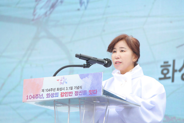 ▲ 기념사하는 김경희 의장