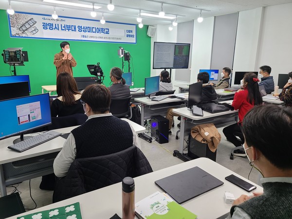 광명시는 시민들의 지속적인 공동체 활동과 문화생활을 위해 너부대 주민 공동이용시설을 운영하고 있다 (마을미디어실)