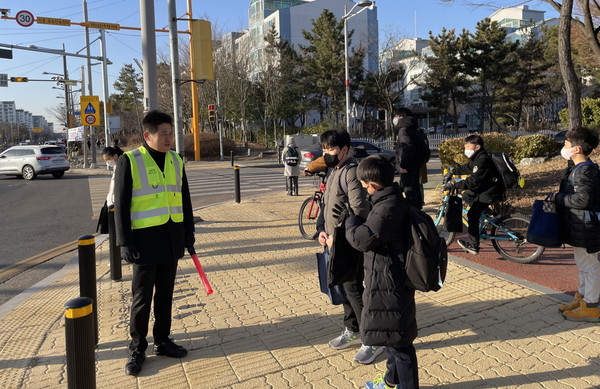 구청장 삼목초등학교 교통안전 캠페인