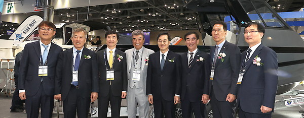 ▲ ‘2023 경기국제보트쇼 개막식’ 참석한 염종현 의장(오른쪽 세번째).