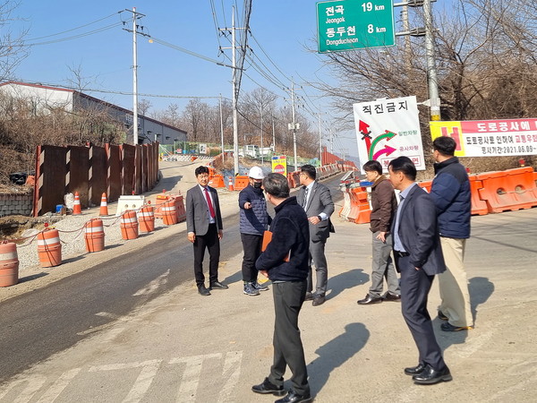 ▲ 공사현장 찾은 경기도의회 이영주 의원.