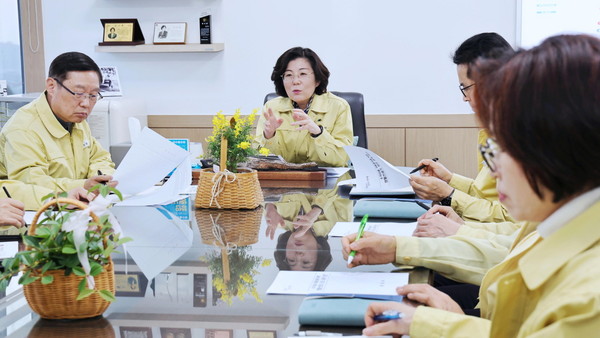 ▲ 안성시, 생활 쓰레기 미처리 관련 긴급대책회의 모습.