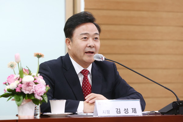▲ 김성제 의왕시장, 의왕시 교육현안 논의 모습.