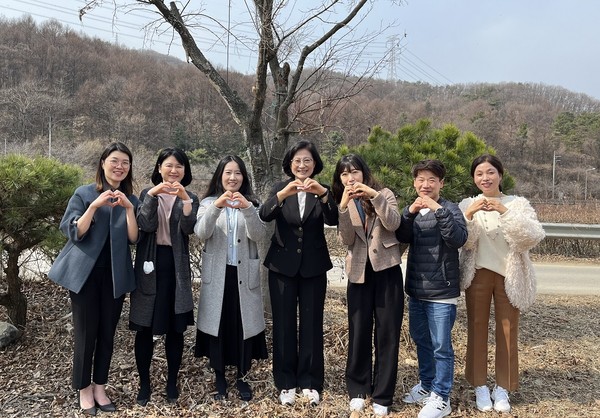 ▲ 주임록 의장과 통합사례관리사들.