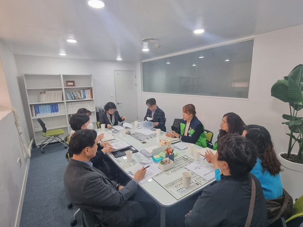 ▲ 학교 급식종사자 근무환경 개선을 위한 정담 진행하는 김미리 의원.