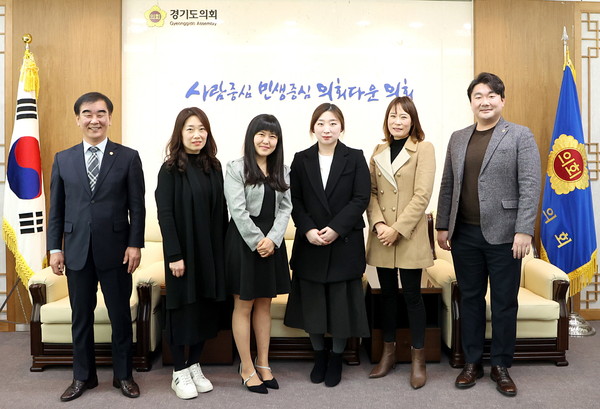 ▲ 장한별 의원-수원지역 학부모공감협의회 임원진 정담회 단체사진.