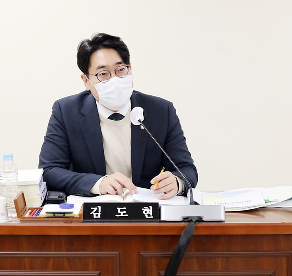 ▲ 상임위에서 발언하는 김도현 의원.