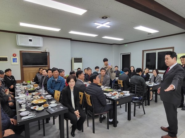 ▲ 백영현 포천시장과 가산면 이장협의회 오찬간담회 개최 모습.