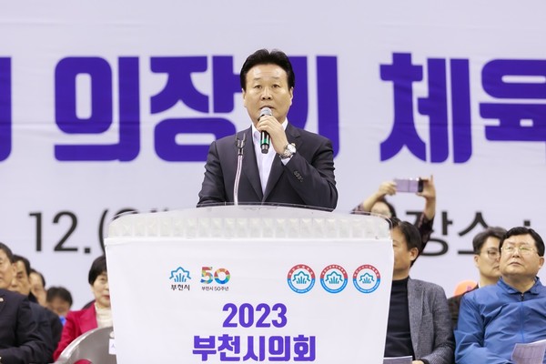 ▲ ‘2023년 부천시의회 의장기 체육대회’ 개막식서 축사 전하는 최성운 의장.