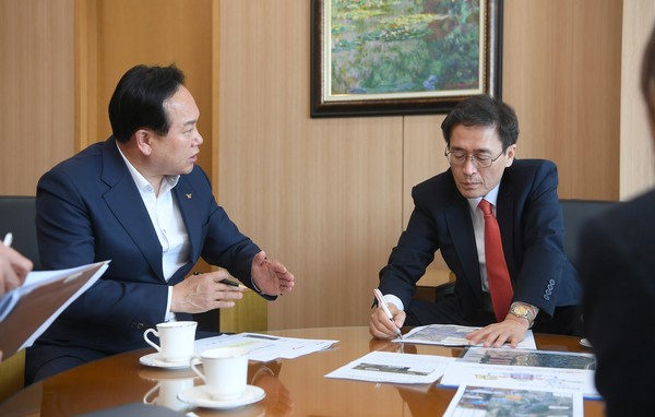 ▲ 동탄~고덕 열수송관 공사 기관협의회에 참석한 이권재 오산시장 모습.