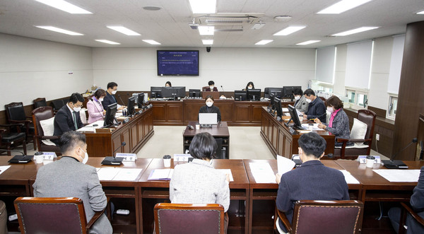 ▲ 의회 제2상임위실에서 개최된 폐회중 의회운영위의 모습.