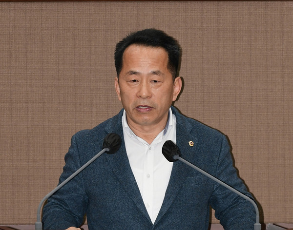▲ 제316회 정례회 3차 본회의에서 시정질문 중인 유정인 시의원.