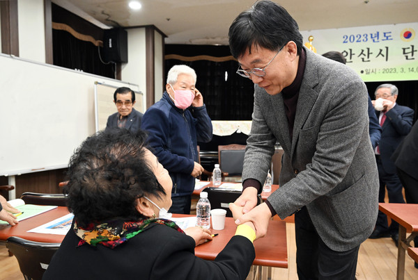 ▲ (사)대한노인회 단원구지회 정기총회에 참석한 이민근 안산시장 모습.