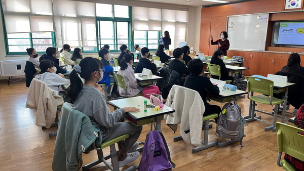 ▲ 성북구 장위초등학교에서 찾아가는 자기주도학습·토론·진로탐색 프로그램이 진행되고 있다.