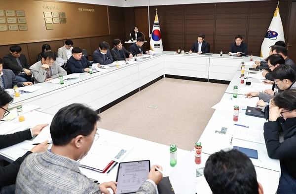 ▲ 이동, 남사 국가첨단산단 후속조치 위한 회의 개최 모습.