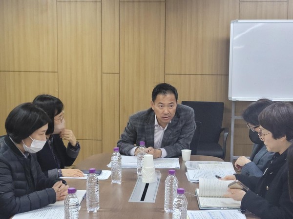 ▲ 시‧구 합동간담회에서 발언하고 있는 박승진 의원.