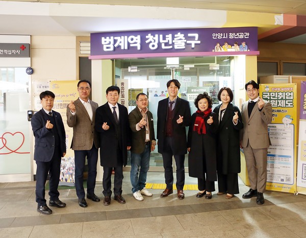 ▲ 범계역 청년출구 기념촬영.