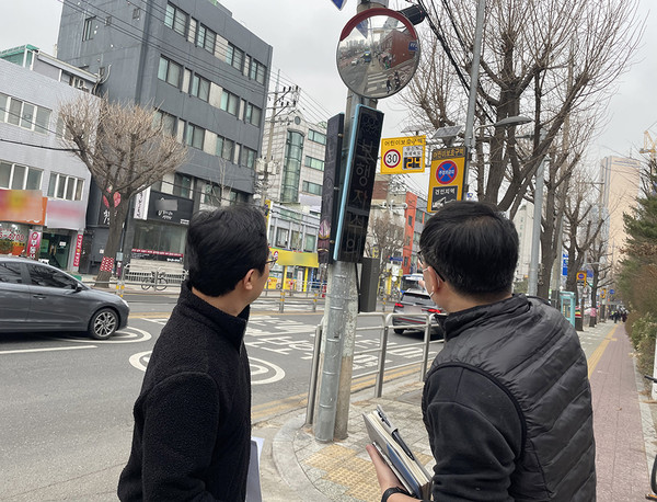 ▲ 동작구는 다음달까지 어린이 교통사고를 예방하고 안전한 통학로를 조성하기 위해 ‘어린이보호구역 교통시설물 합동점검’을 실시한다.