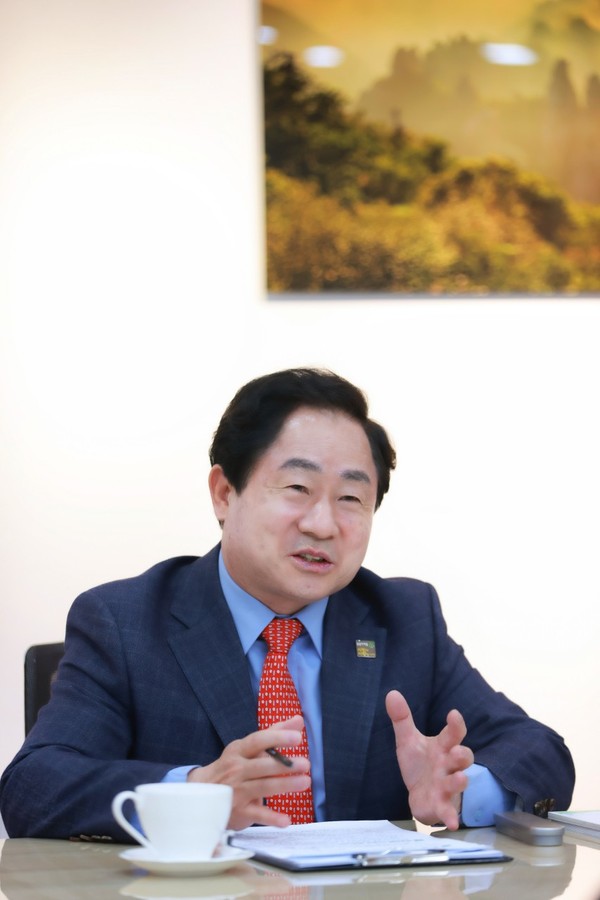 ▲ 신도시 현안 사항 논의 중인 주광덕 남양주시장 모습.