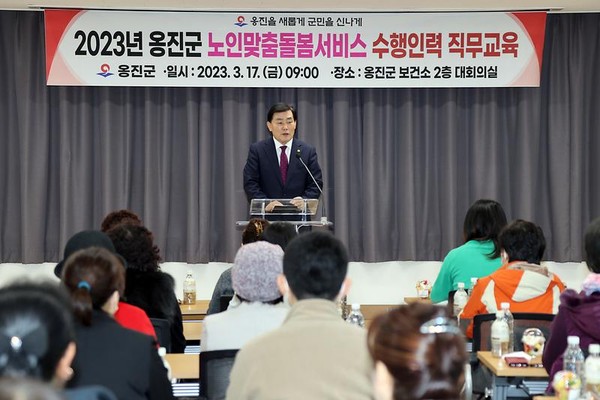 ▲ 옹진군 노인맞춤돌봄 서비스 수행인력 직무교육 실시 모습.