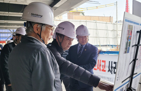 ▲ 현장 상황 점검하는 이용균 의원.