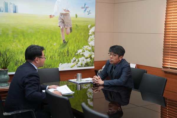 ▲ 평택시의회 유승영 의장, 한경국립대학교 이원희 총장과 간담회 가져.