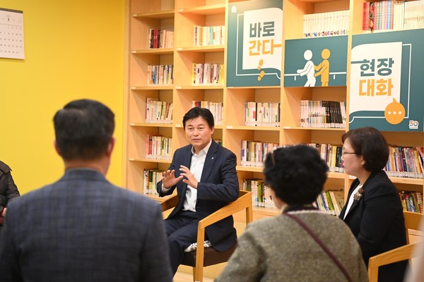 조용익 시장은 복지 최일선에서 애쓰는 참여자들과 복지 사각지대 발굴 활성화 방안 등에 대해 논의하는 시간을 가졌다