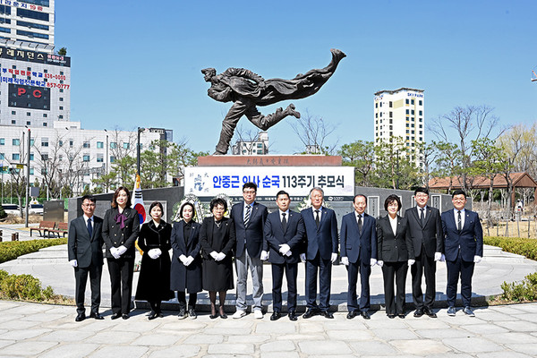 ▲ 의정부시의회, 안중근 의사 순국 113주기 추모 분향.