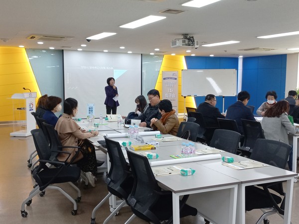 ▲ 안양시 주민참여예산위원회 위원 워크숍 진행 모습.