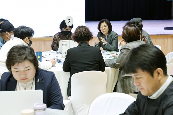 ▲ 안성시민 300인 원탁토론회 진행 모습.