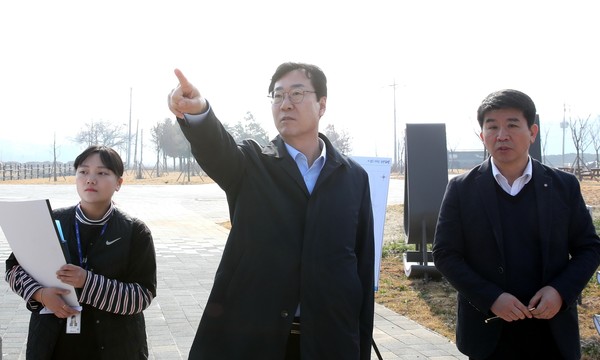 ▲ 정명근 화성시장, 민선8기 핵심사업 점검 모습.