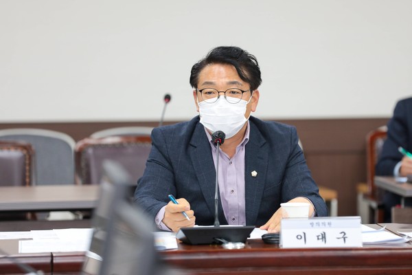 ▲ 이대구 의원이 앞서 지난 제279회 제2차 정례회 기획행정위원회에서 조례안에 대해 설명하고 있는 모습.