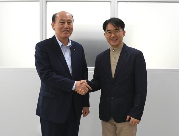 ▲ 박형덕 동두천시장 경기도일자리재단 동두천사무소 방문 모습.