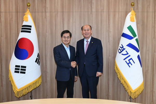 ▲ 김동연 경기도지사와 박형덕 동두천시장 모습.