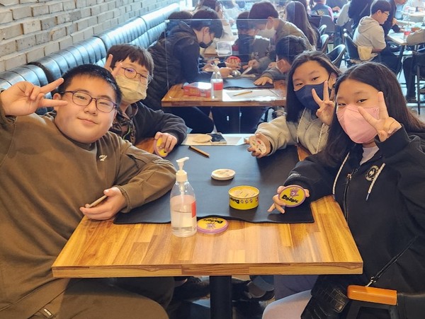 ▲ 보드게임 체험 참여한 청소년들.