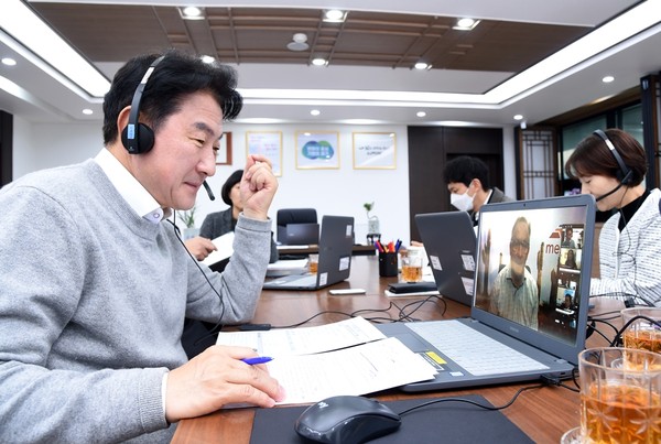 ▲ 의정부시 미국 애리조나주 메사시 교류 협력 위한 화상회의 실시 모습.