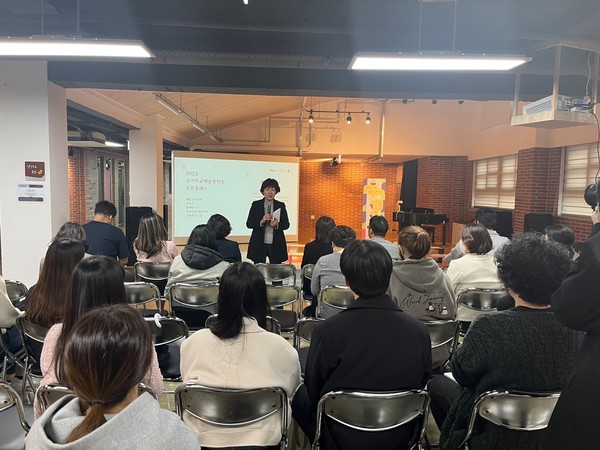 ▲ 경기학교예술창작소에서 예술교육가와 교사가 함께 하는 수업 개최 모습.