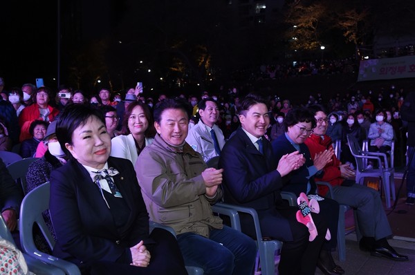 ▲ 의정부 호원 벚꽃축제에 참석한 김동근 의정부시장 모습.