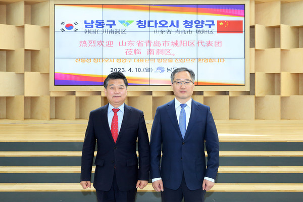 ▲ 박종효 남동구청장(왼쪽)과 중국 칭다오시 청양구 인민정부 인롄강 구청장(오른쪽) 모습.