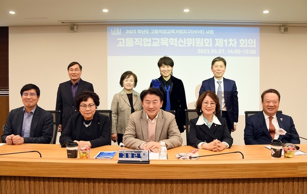 ▲ 김동근 의정부시장 HiVE사업 고등 직업교육 혁신위원회 참석 모습.