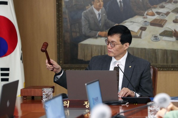 ▲ 금융통화위원회의 주재하는 이창용 총재. /뉴시스