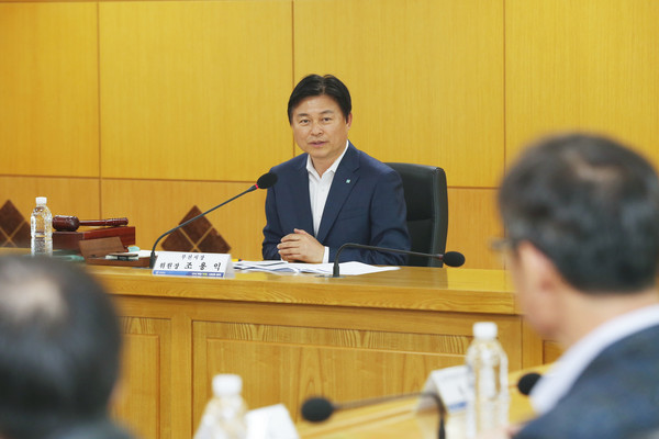 ▲ 조용익 부천시장이 저출산·고령사회대책위원회에서 시행계획에 대해 이야기하고 있다.