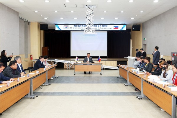 ▲ 파주시 외국인 계절근로자 농가 대면식 개최 모습.