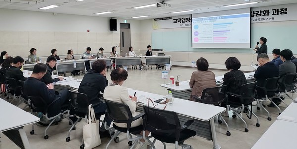 ▲ 교육행정실장 협의회 지역대표 연수 진행 모습.