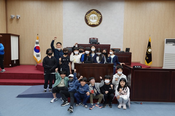 ▲ 열린의회 참여자 단체사진.