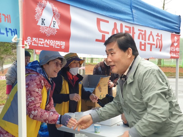 ▲ 영등도 알리기 등산문화 축제에 참석한 문경복 옹진군수.