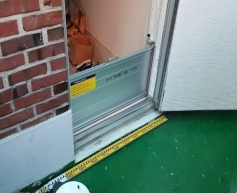 ▲ 물막이판(현관) 설치 모습.