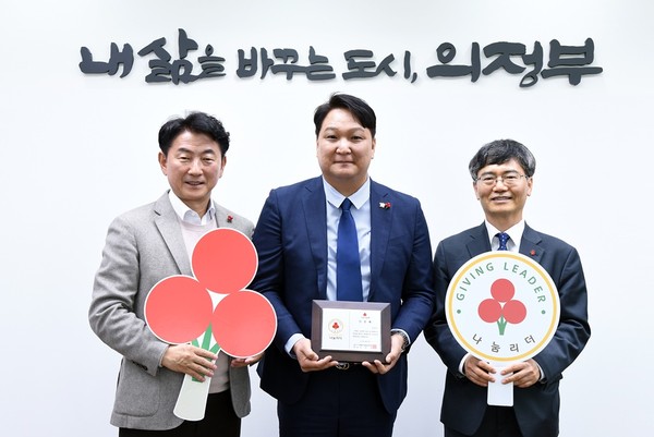 ▲ ㈜와이알 의정부시 저소득층에 성금 전달식 모습.