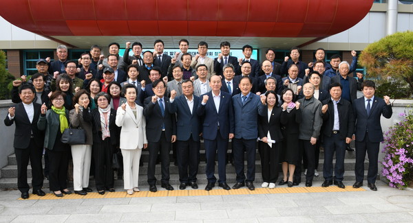 ▲ 동두천시 지역발전 범시민대책위원회 창립 기념사진.